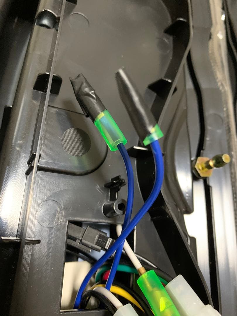 ハイエース 200系 LEDテールランプ シーケンシャルウインカー スモーク