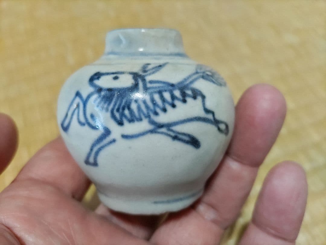 古染付　中国　小壷　麒麟　無傷　高5.8ｃｍ