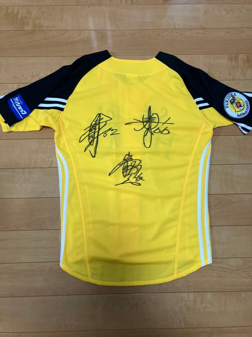 福岡ソフトバンクホークス　斉藤和巳、川崎宗則、山﨑勝己直筆サインユニフォーム