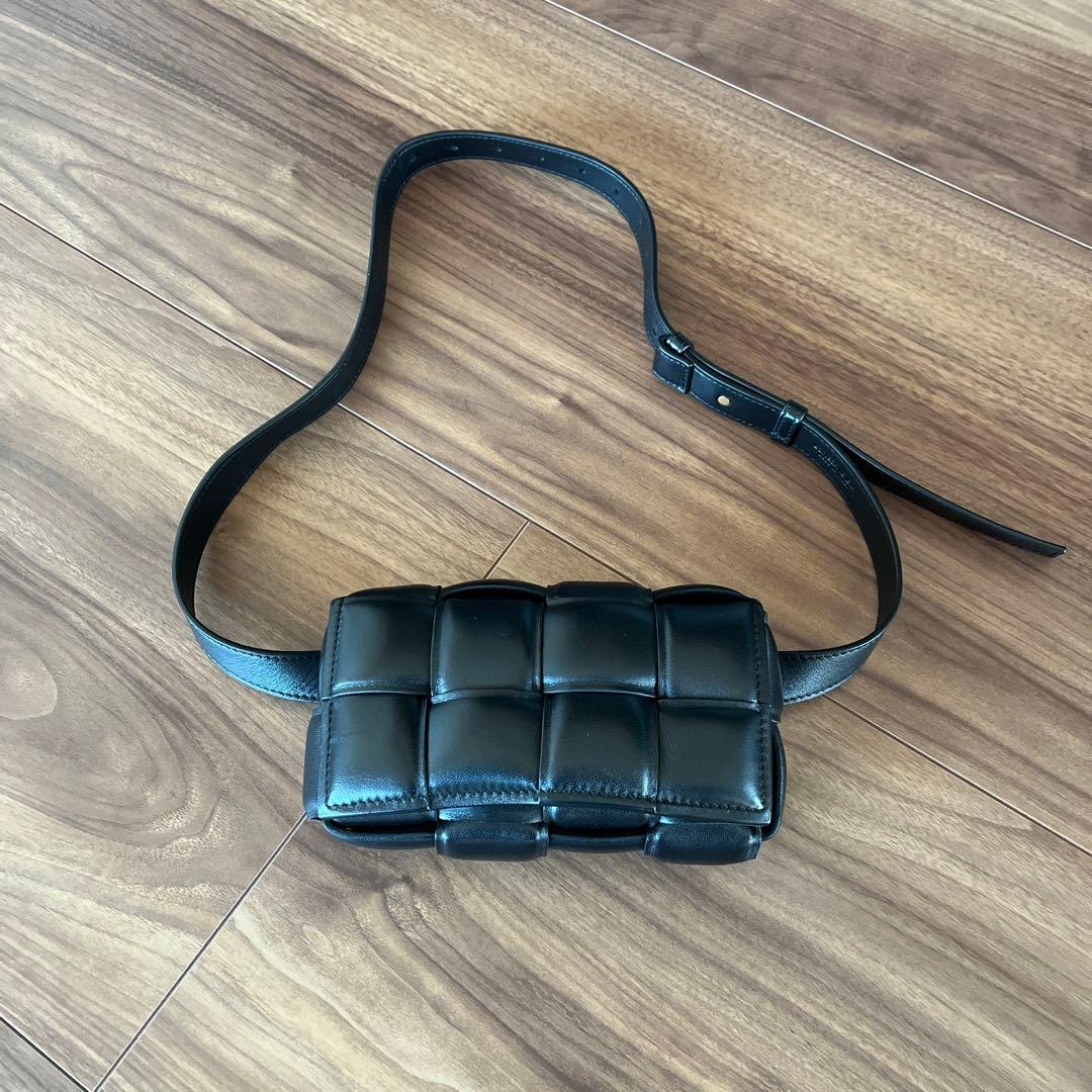 Bottega Veneta パデットカセットバッグ