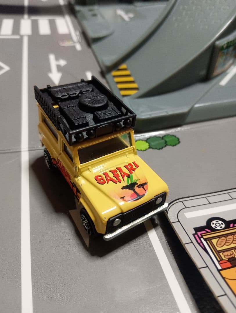 ミニカー land rover defender magorette safari
