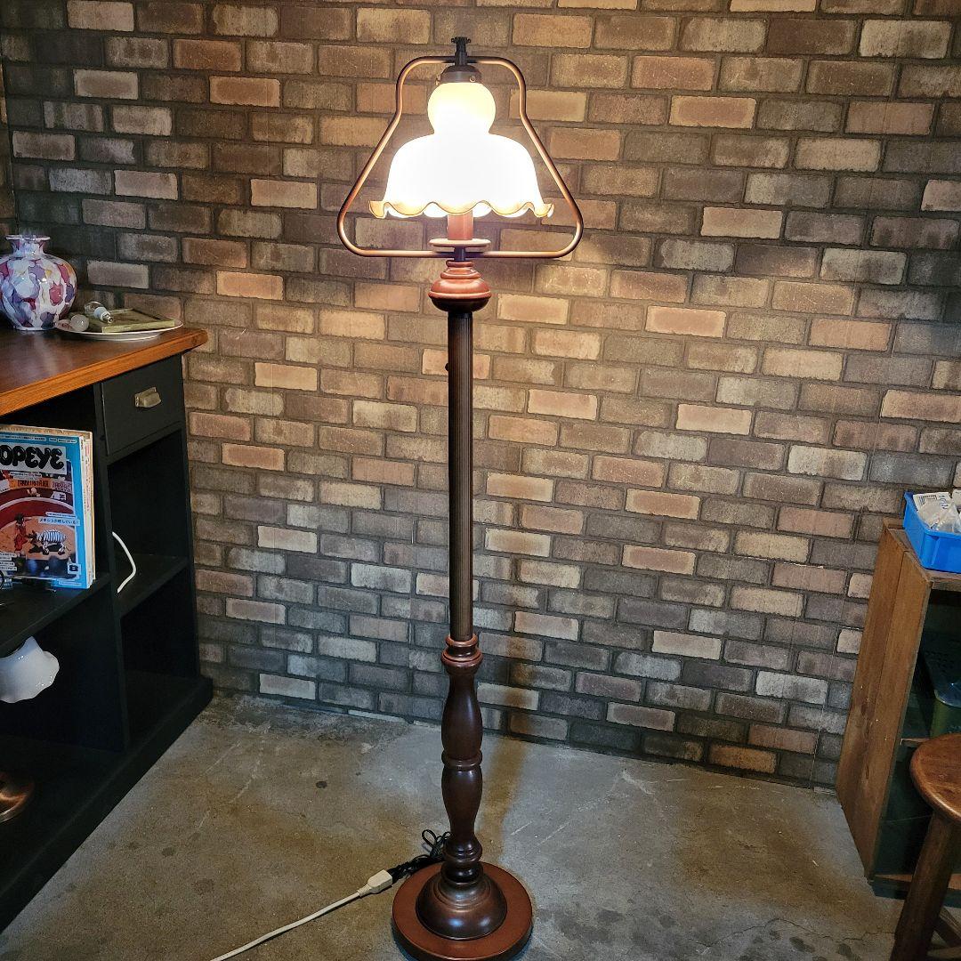 乳白のガラスシェードが可愛い☆ランプ スタンドライトアンティーク ヴィンテージ