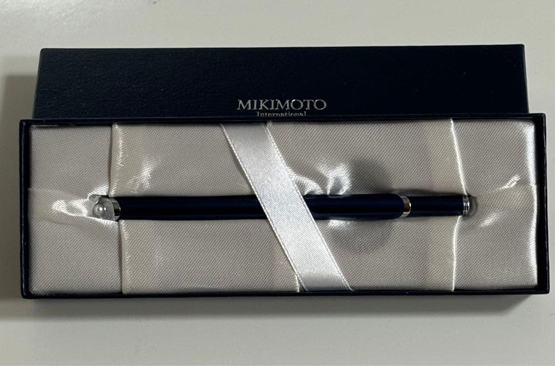 新品未使用　MIKIMOTO 濃紺ボールペン パール付き本体と替芯