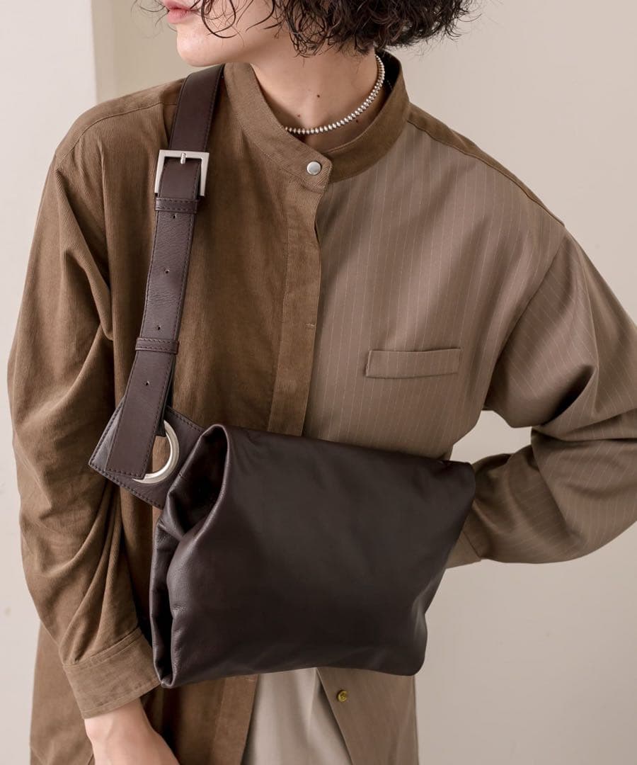 新品　イアパピヨネ　kawa-kawa hatomeレザーボディバッグ