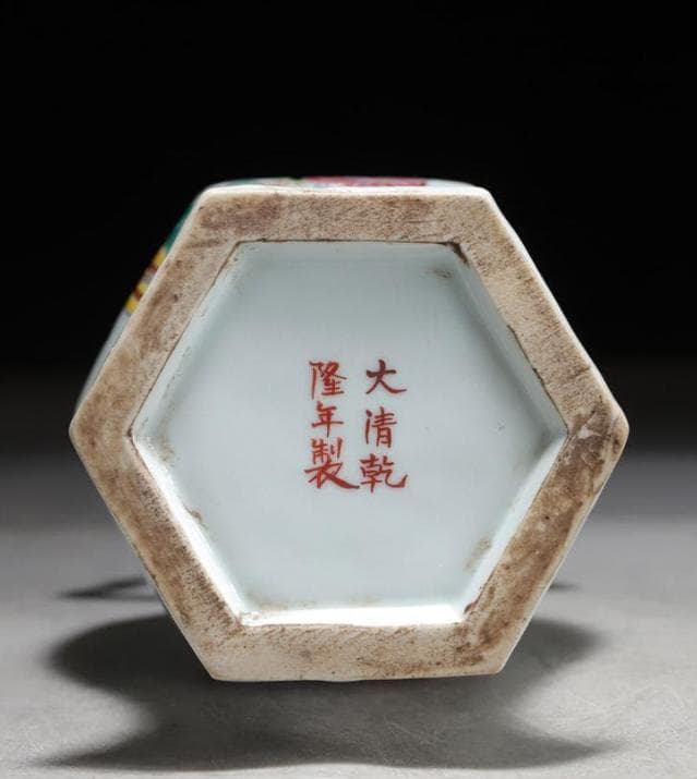 中国美術 景德鎮 花瓶 花器 花入 大清乾隆年製 六角 双耳 合箱 骨董品