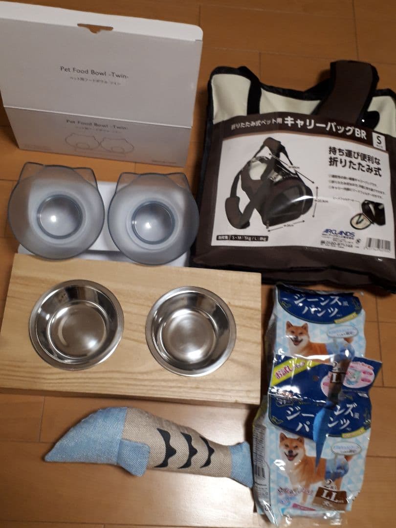 犬　猫　ペット　キャリーバッグ フードボウル　餌入れ　おもちゃ　オムツ