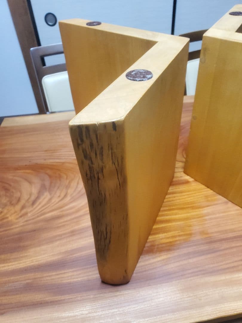 ケヤキ？ 無垢材の自然なエッジテーブル 1枚板