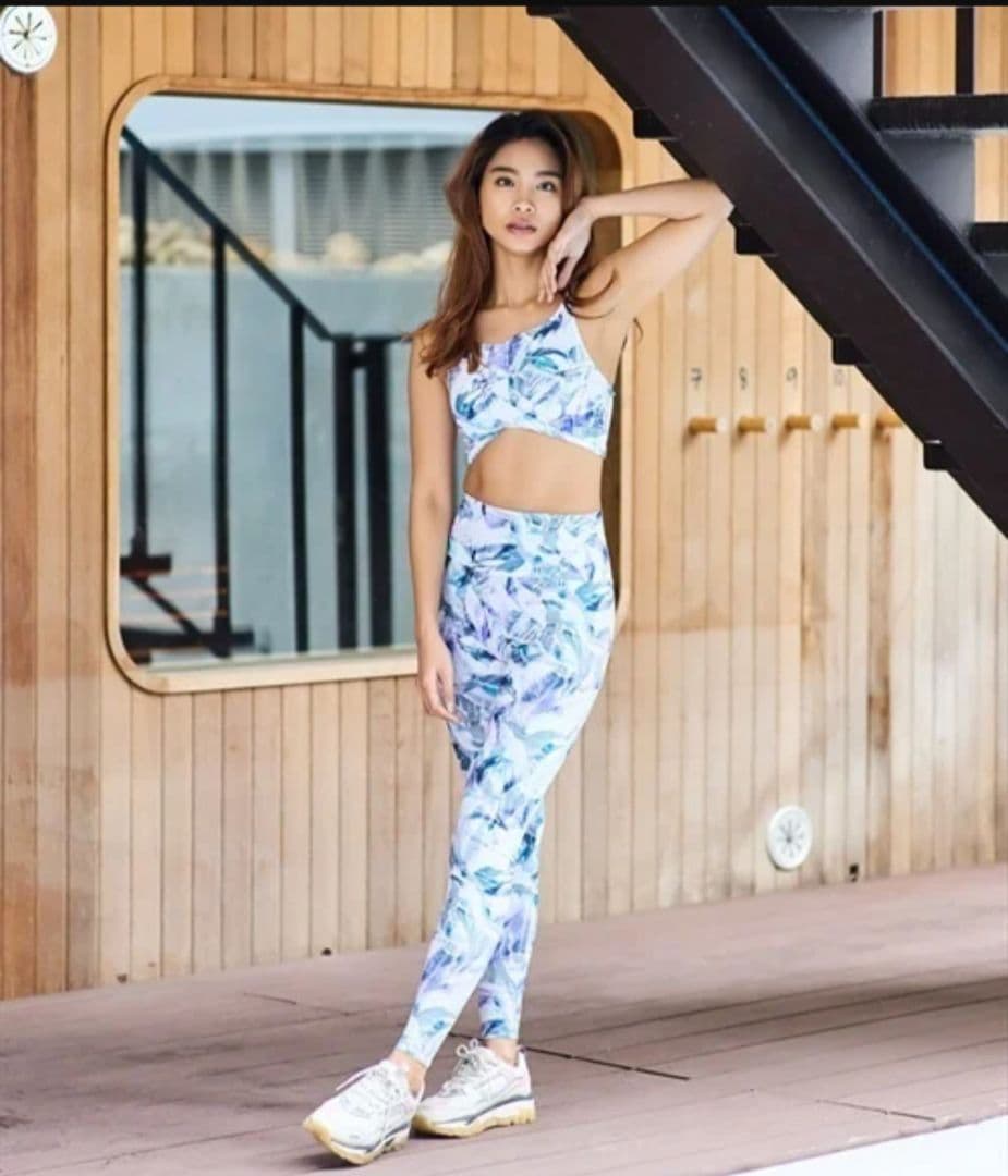 新品未使用　EGOIST水陸両用レディースヨガウェア　ブラトップ＆レギンスセット