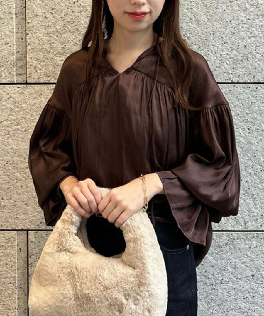 アニュアンス ネックフリルギャザーブラウス ブラウン サテンブラウス