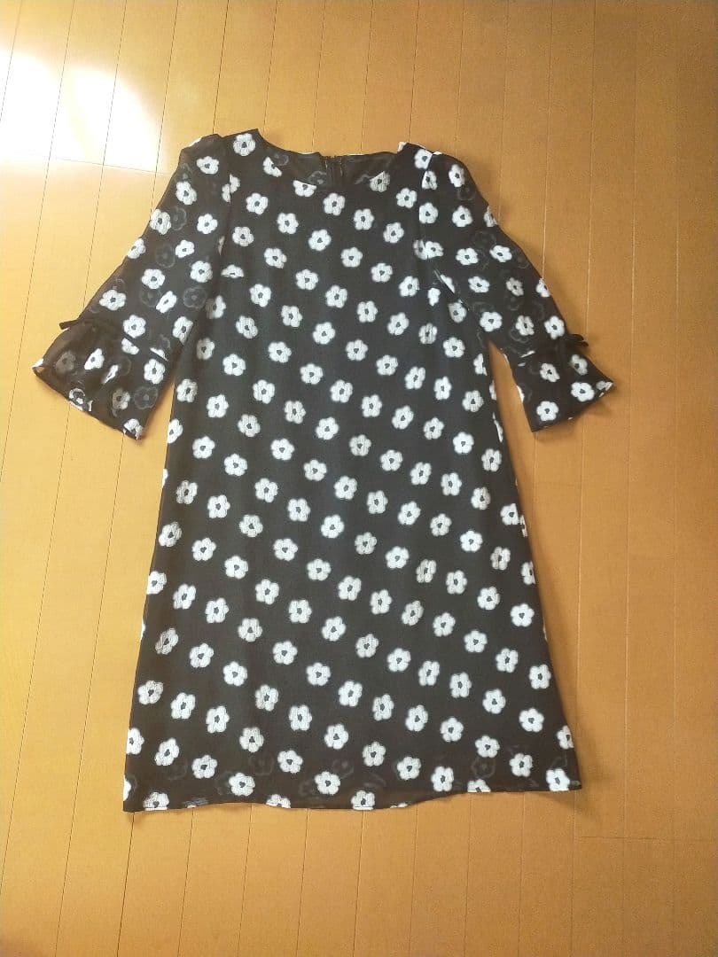 エムズグレイシー　花柄フレアスリーブひざ丈ワンピース　40