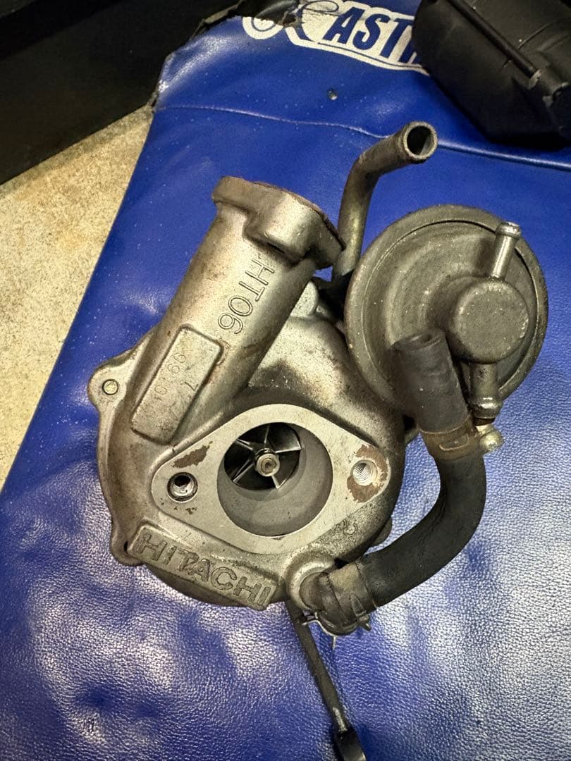 ジムニーjb23の３型純正タービン　10万キロ車体から取り外し。