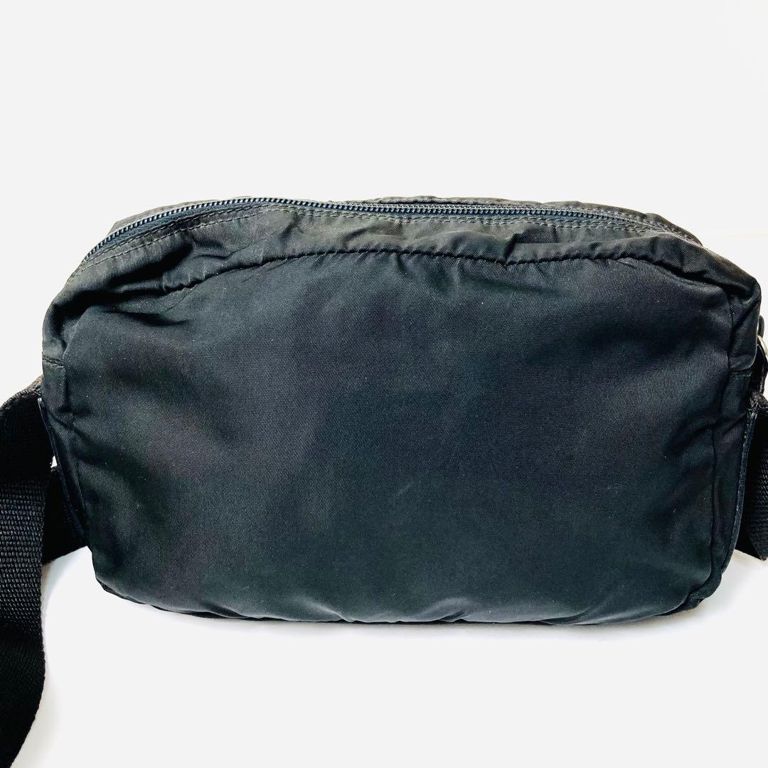 プラダ 三角プレート カメラバッグ ボディバッグ