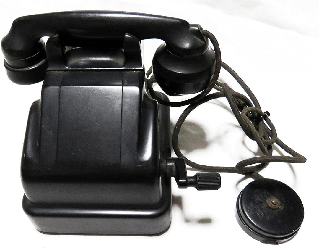 昭和の面影 日本　無骨で頑丈者 黒電話初期ハンドル式