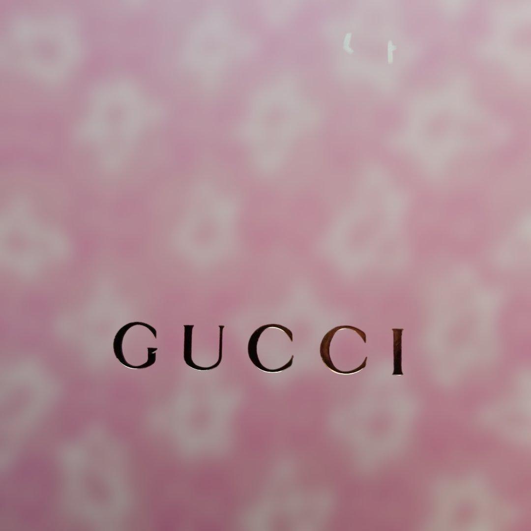 GUCCI ピンク星柄ノート