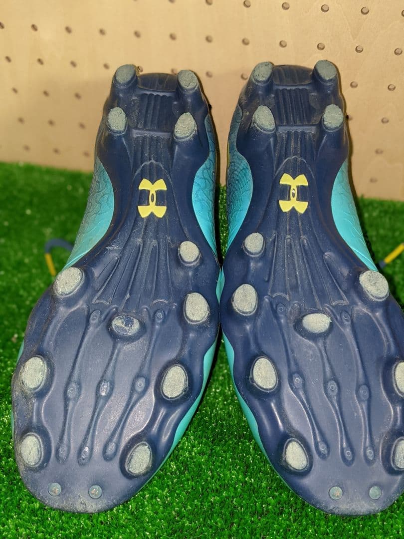 サッカースパイク　バラ売りオッケー　フューチャー　マグネティコ