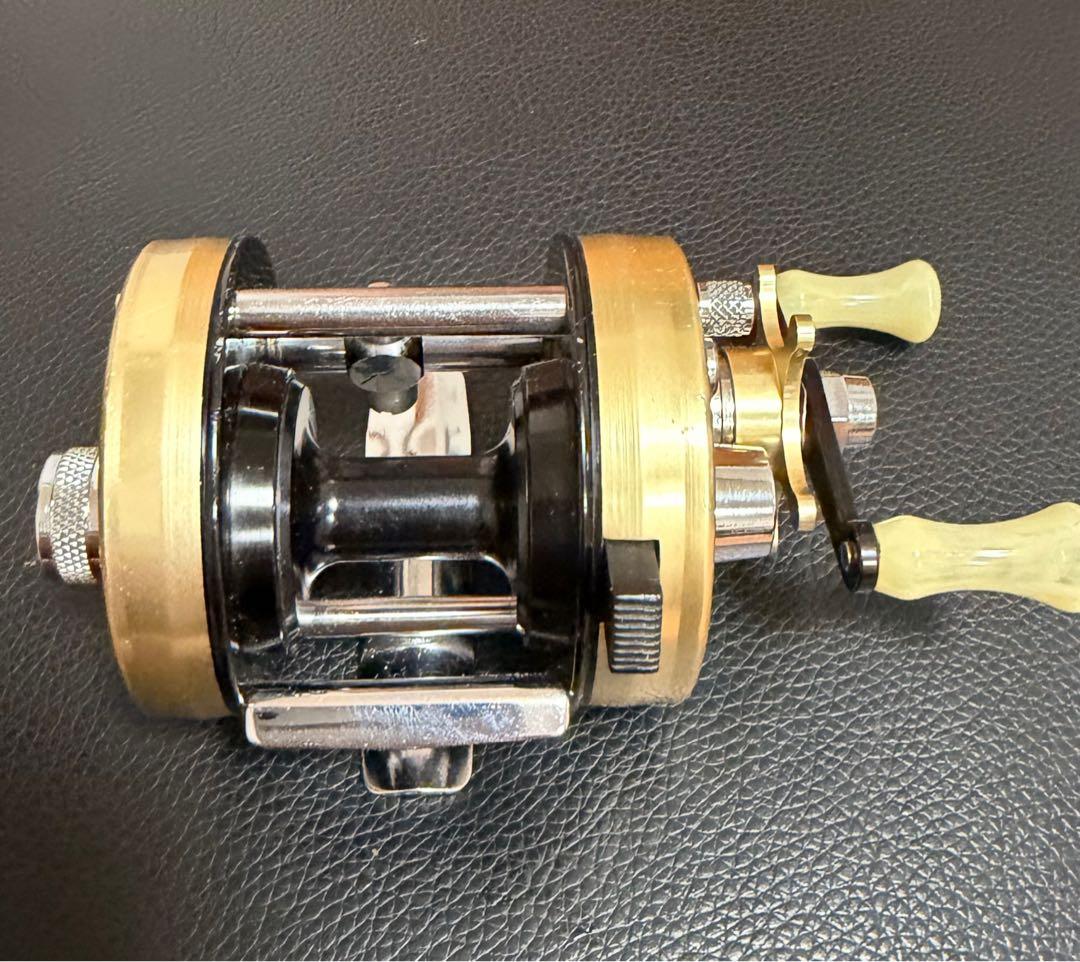 Abu 2500CI ゴールド　availドラグ付き　15日(日)20時頃削除