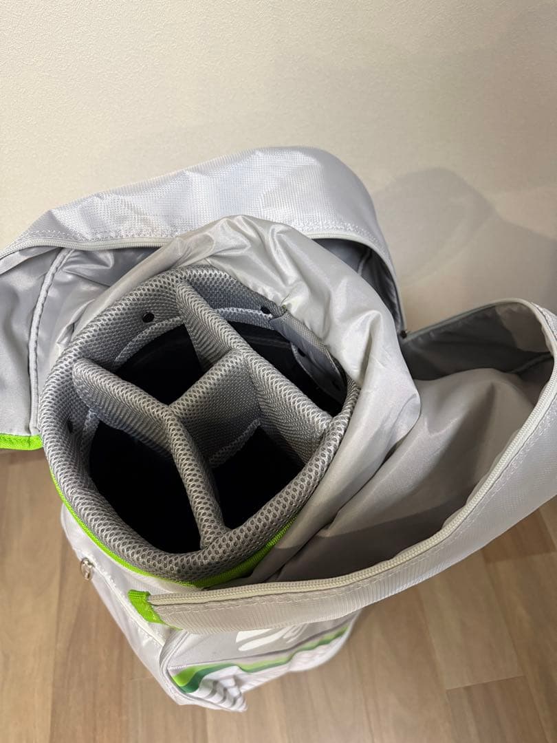 TaylorMade グレー キャディバッグ