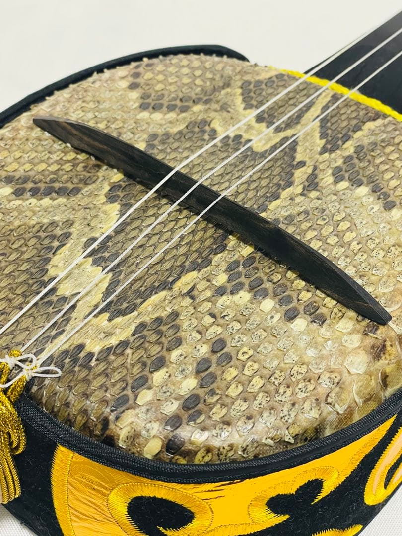 ちゅら咲　三線 本皮 本革 蛇皮 蛇革 琉球 沖縄 楽器　ソフトケース付き