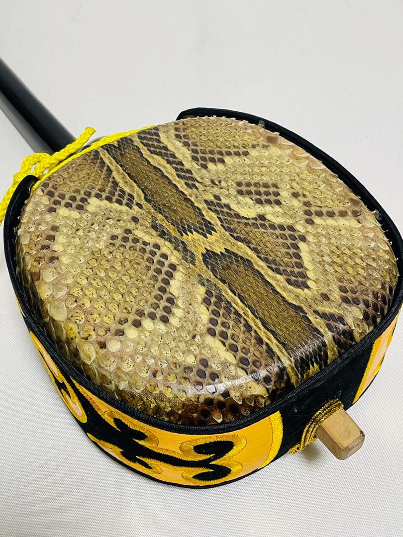 ちゅら咲　三線 本皮 本革 蛇皮 蛇革 琉球 沖縄 楽器　ソフトケース付き