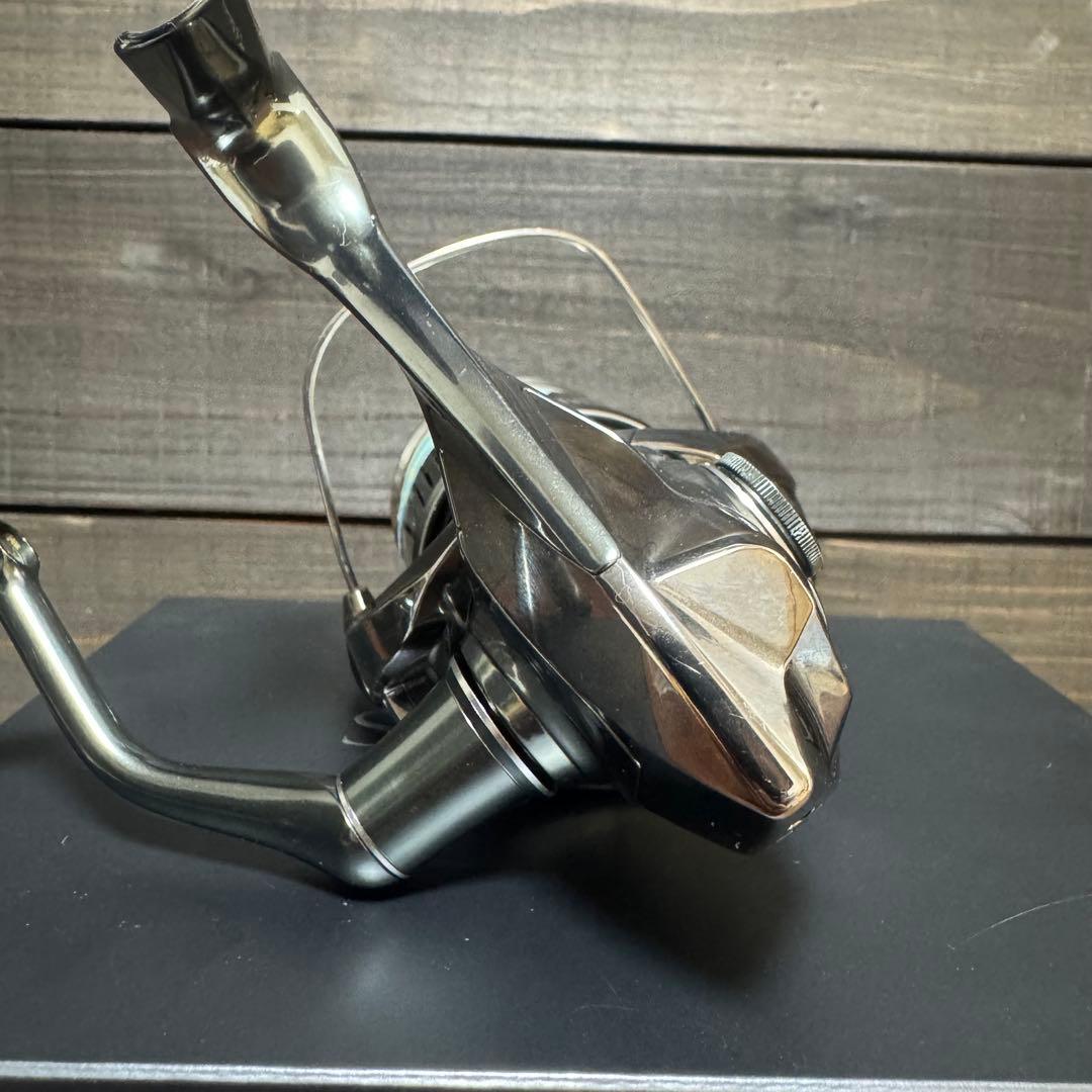 シマノ　22ステラ 4000M 美品　リブレハンドルノブ付き