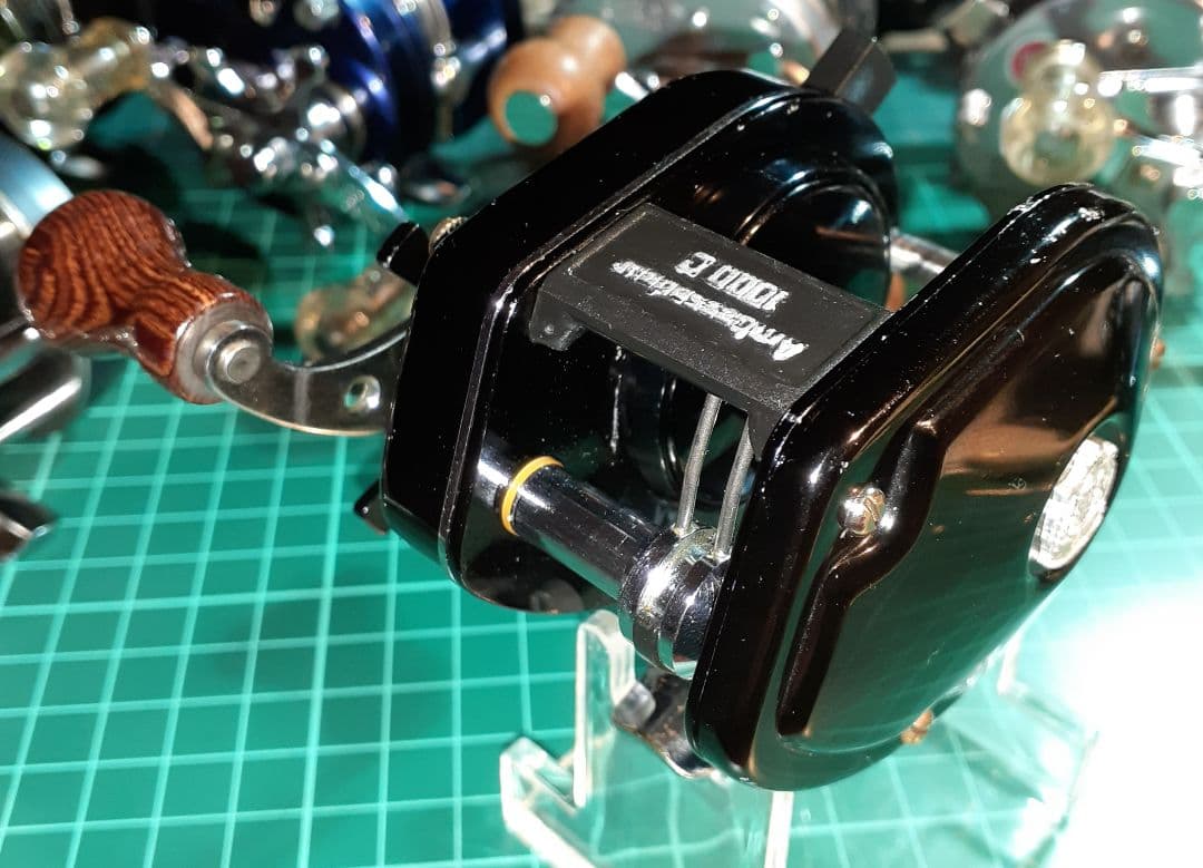 アブガルシア ABU アンバサダー１０００C ウッドノブハンドル仕様