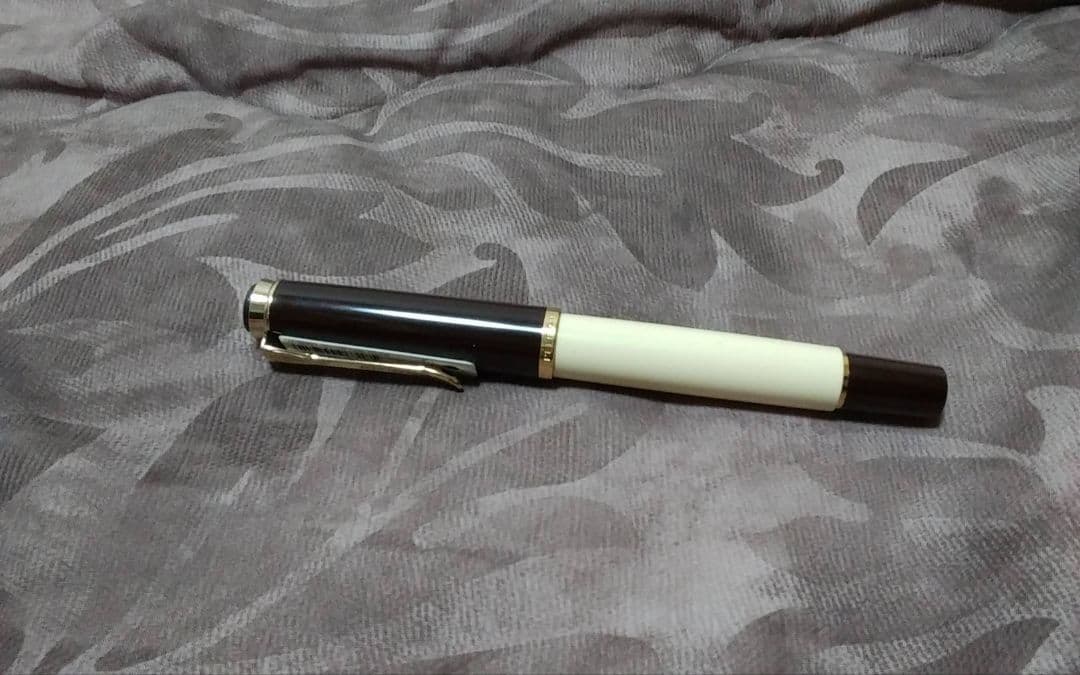 Pelikan（ペリカン）万年筆 クラシック M200 カフェクリーム F細字