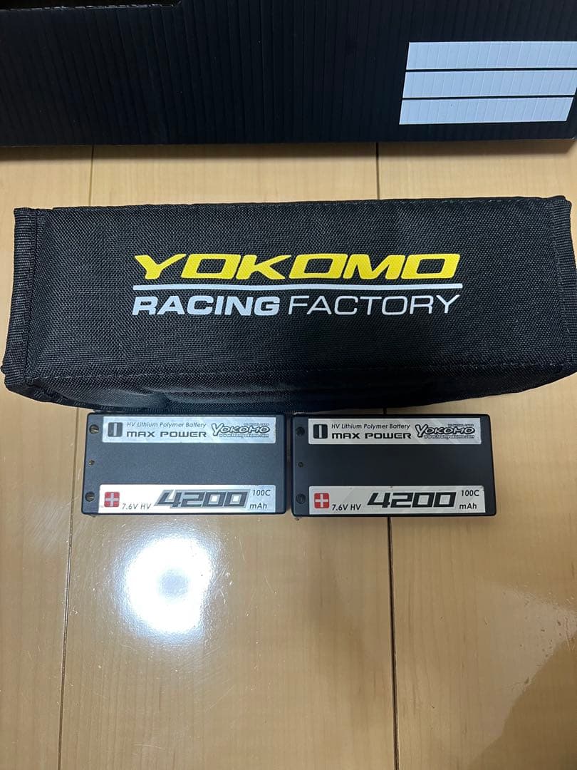 ヨコモ　リポバッテリー　ケース付き