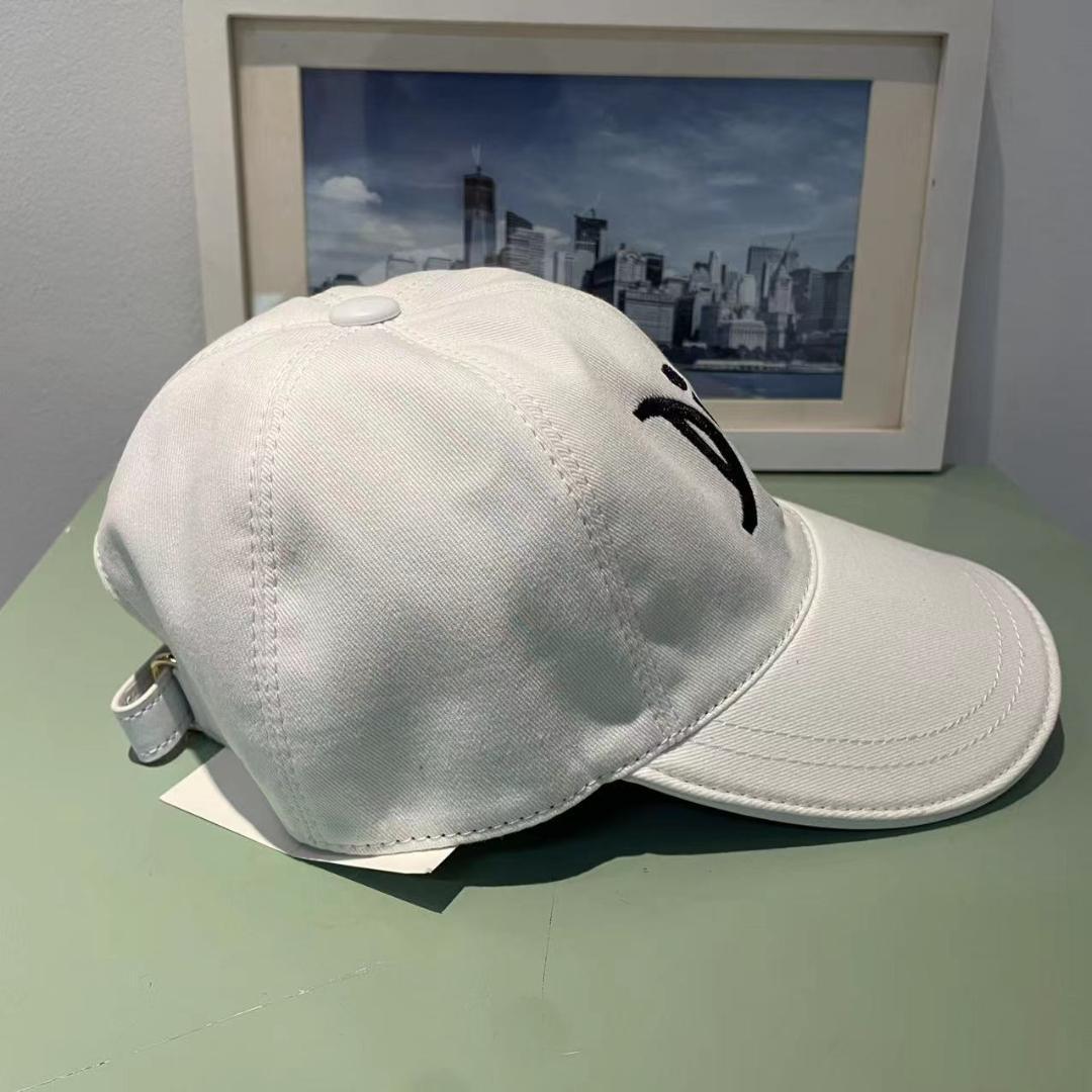 Diorオール エンブロイダリーロゴ キャップ ホワイト