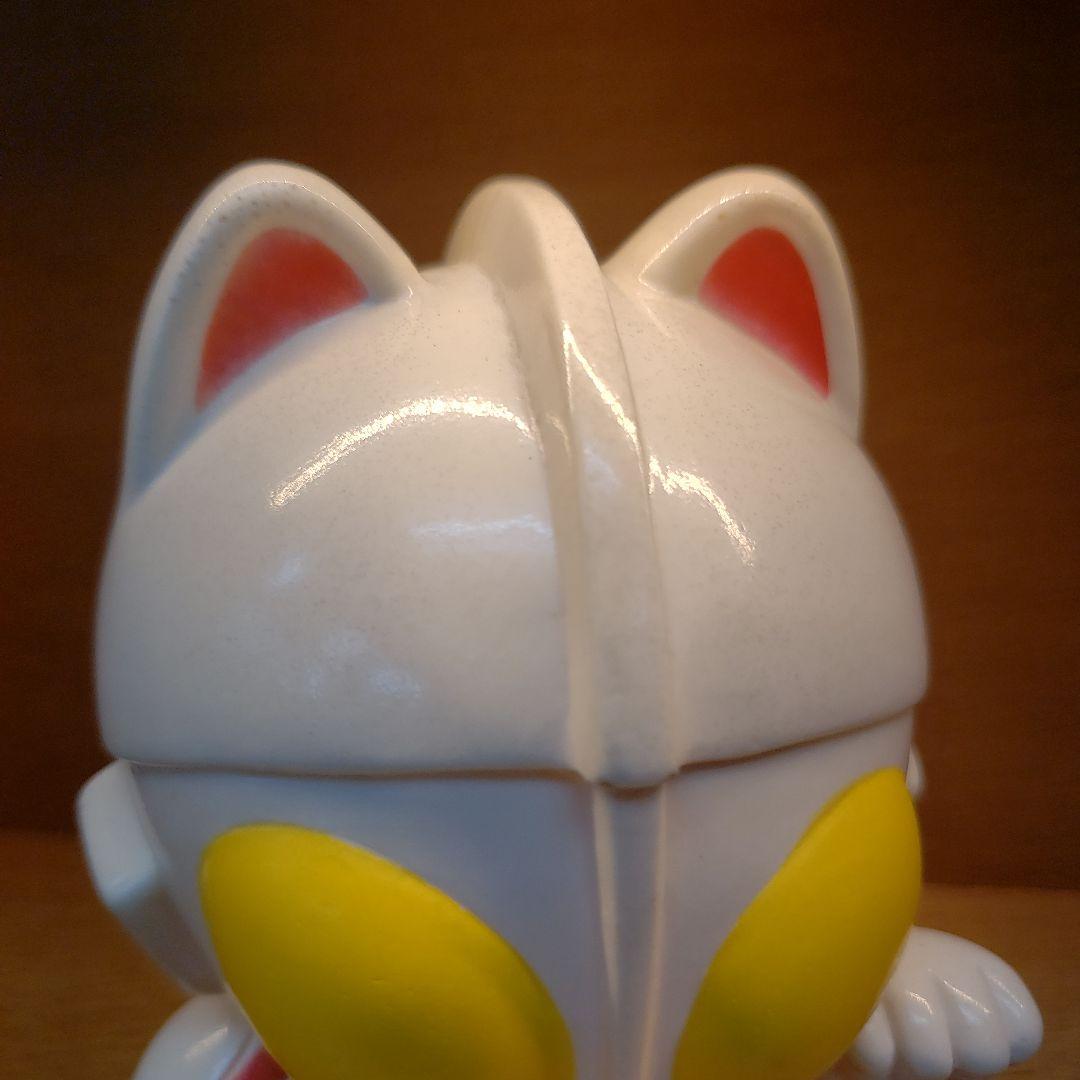 蔵出し特価ウルトラマン フィギュア招き猫貯金箱高さ１４cm