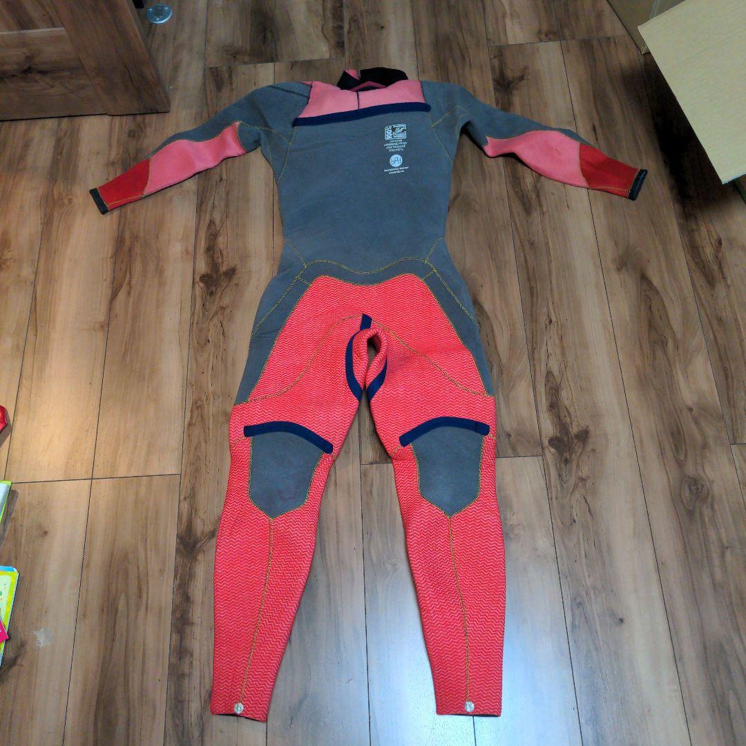 セミドライウエットスーツ　子供用にも　ビーウエットスーツ