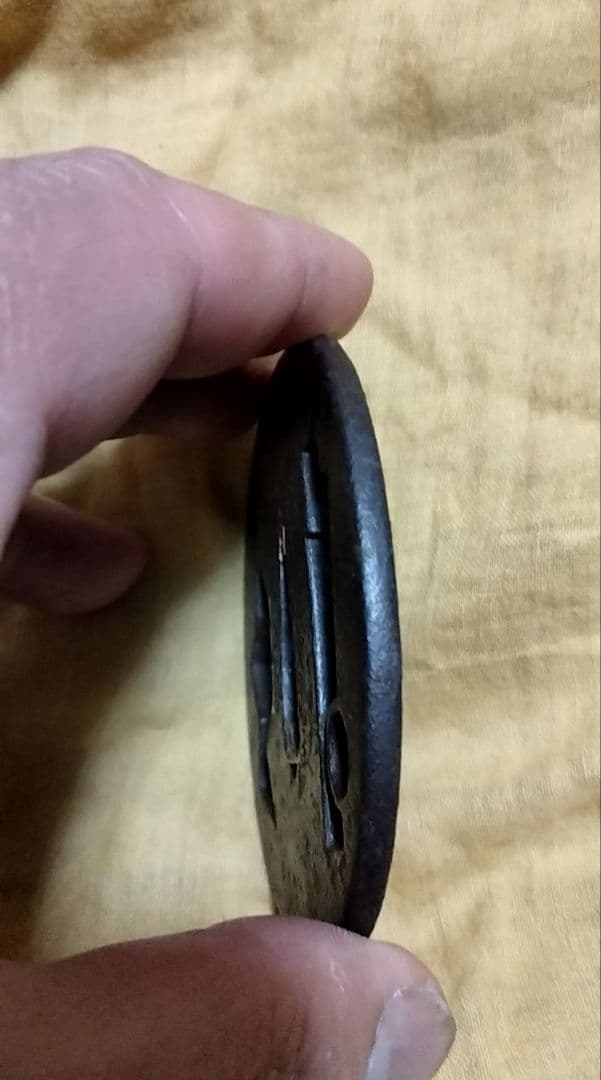 ♦最終価格♦　鉄鍔　鐔　(山城国伏見住金家　小透かし図)　江戸時代　後代金家