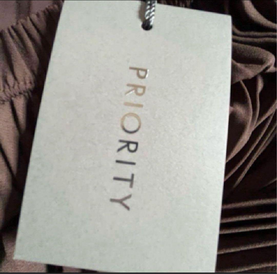 新品タグ付き❣️PRIORITY プリ ーツパンツこげ茶 Mal.レレレさ ん