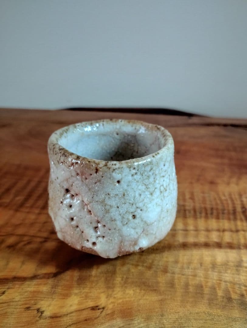 値下げしました　加藤芳比古　志野ぐい呑です。