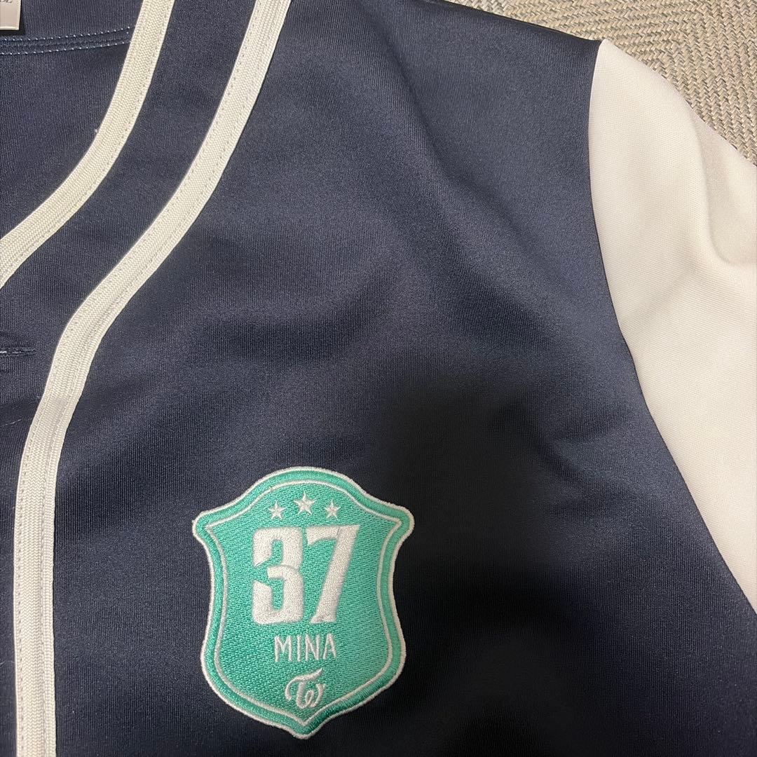 37 MINA ロゴ入り Tシャツ ネイビー