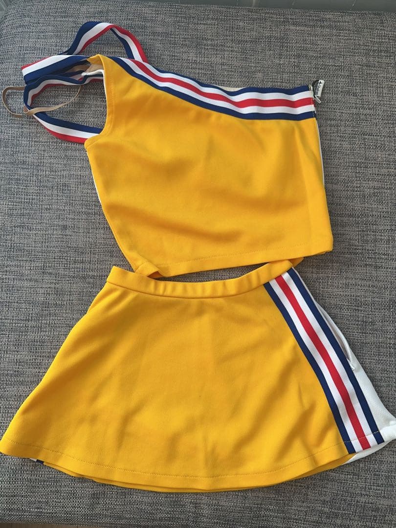 チアダンスJUMPS ほぼ新品Jr,L記名なし　ポンポンx2