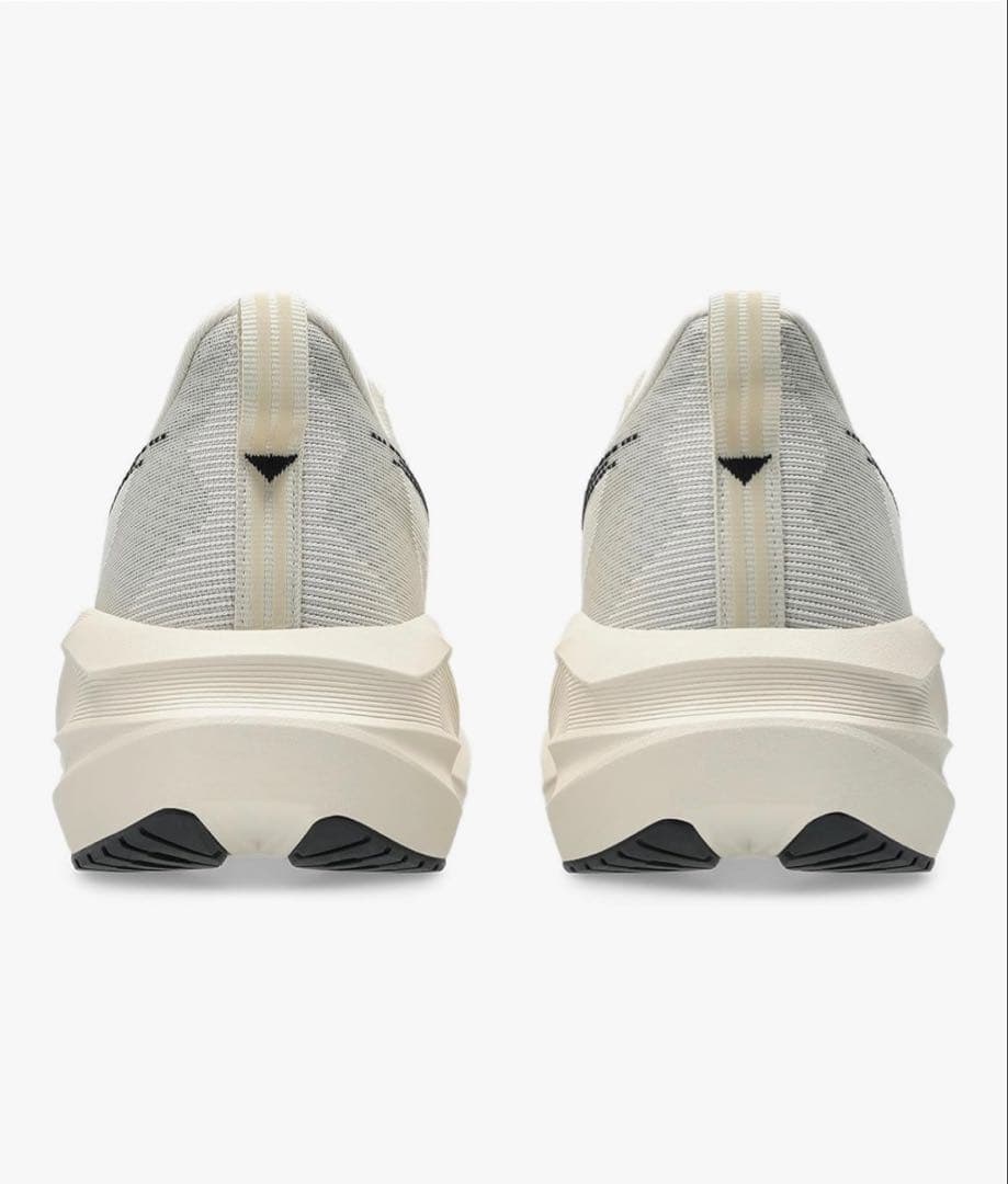 mogu 希少ASICS ノヴァブラスト5