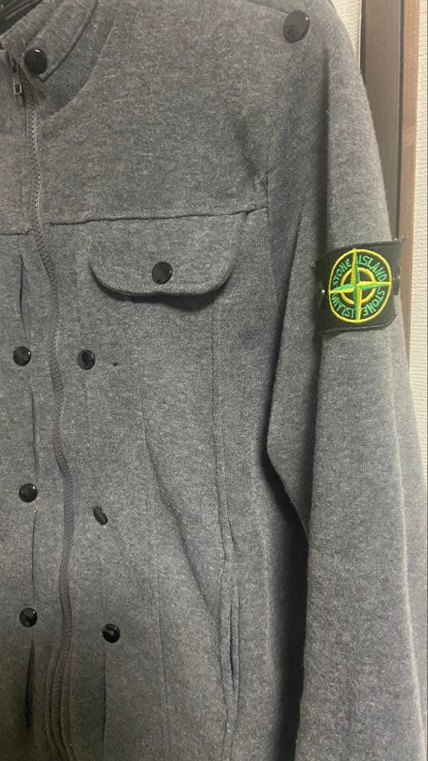 ストーンアイランド グレー ジップアップブルゾン　ロゴパッチ