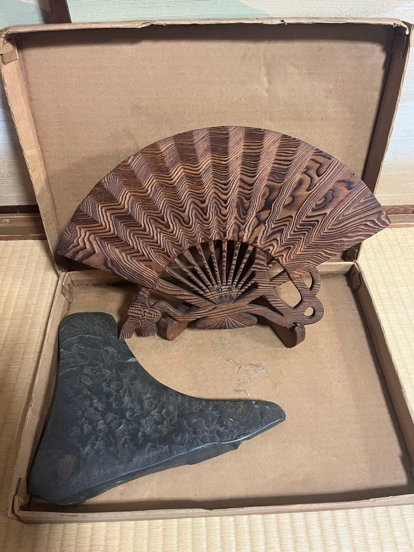 希少 屋久杉 銘木 木彫り扇 大型40cm 天然石台座付 床の間飾り 和風工芸品