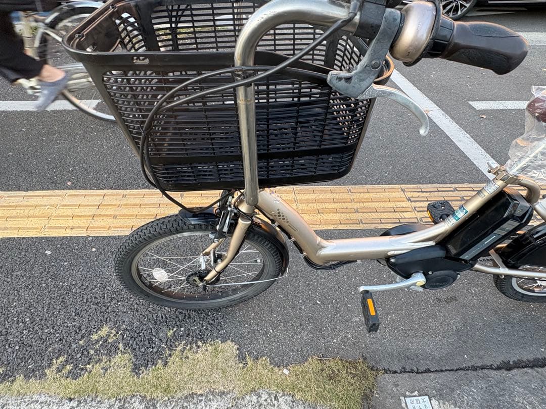 中古20インチブリヂストン電動アシスト自転車　8.9Ah 大阪