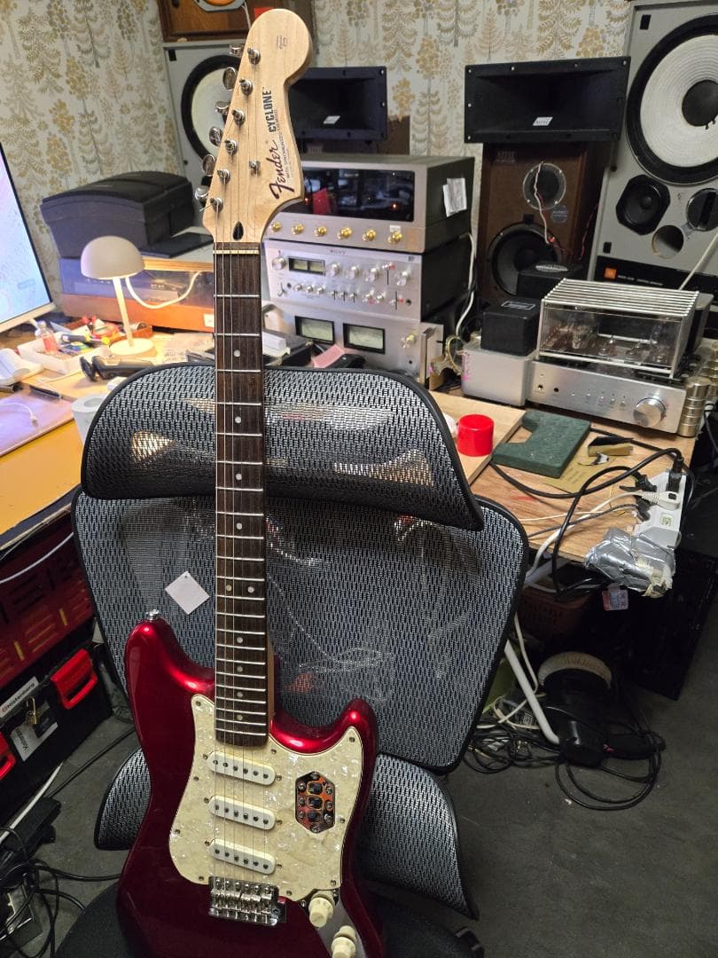 スクワイヤーサイクロン　 レッド 3ピックアップ