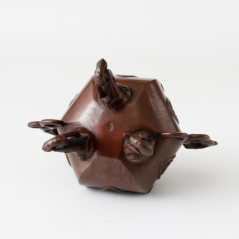 瑞峰堂 栄翠作 御下賜品 六角象耳菖蒲文 銅製香炉 十六菊金象嵌 共箱 黄布 栞