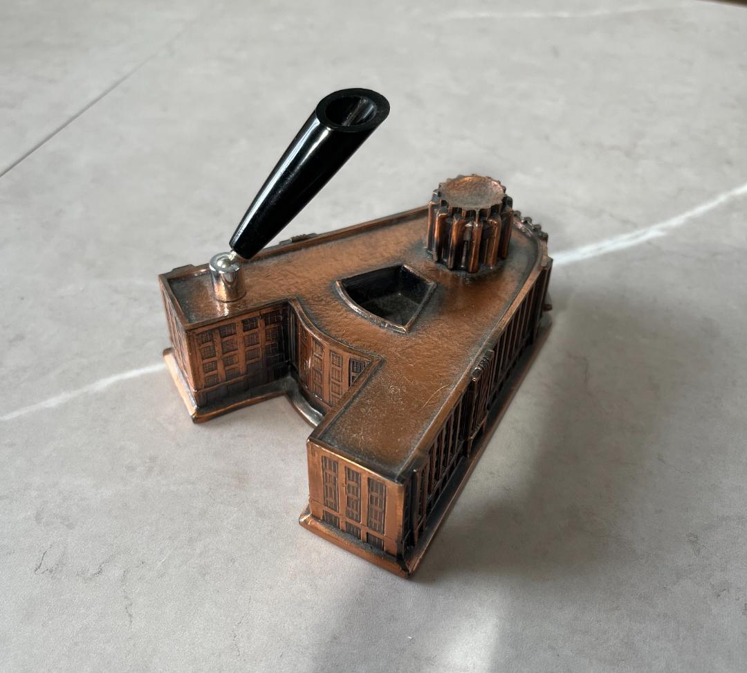 レア？【非売品】旧警視庁本部庁舎　ミニチュア　ペン立て