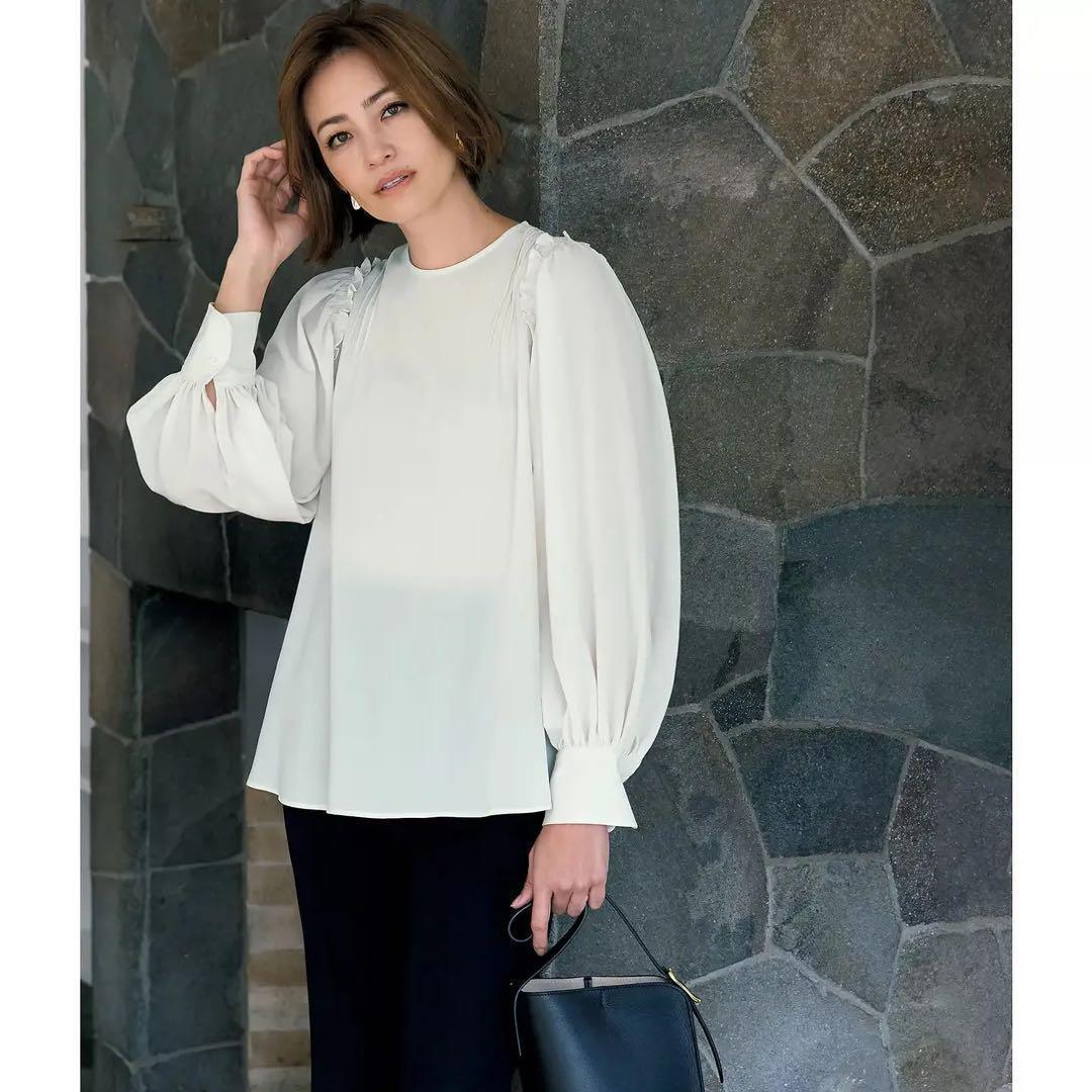 Col Pierrot × éclat コロピエロ　エクラ　フリル使いブラウス