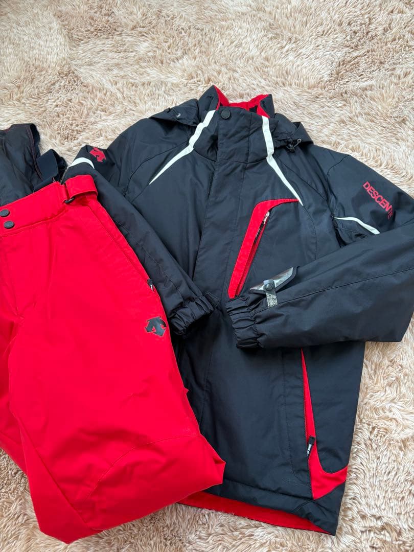 DESCENTEスキーウェア　上下セット！Mサイズ
