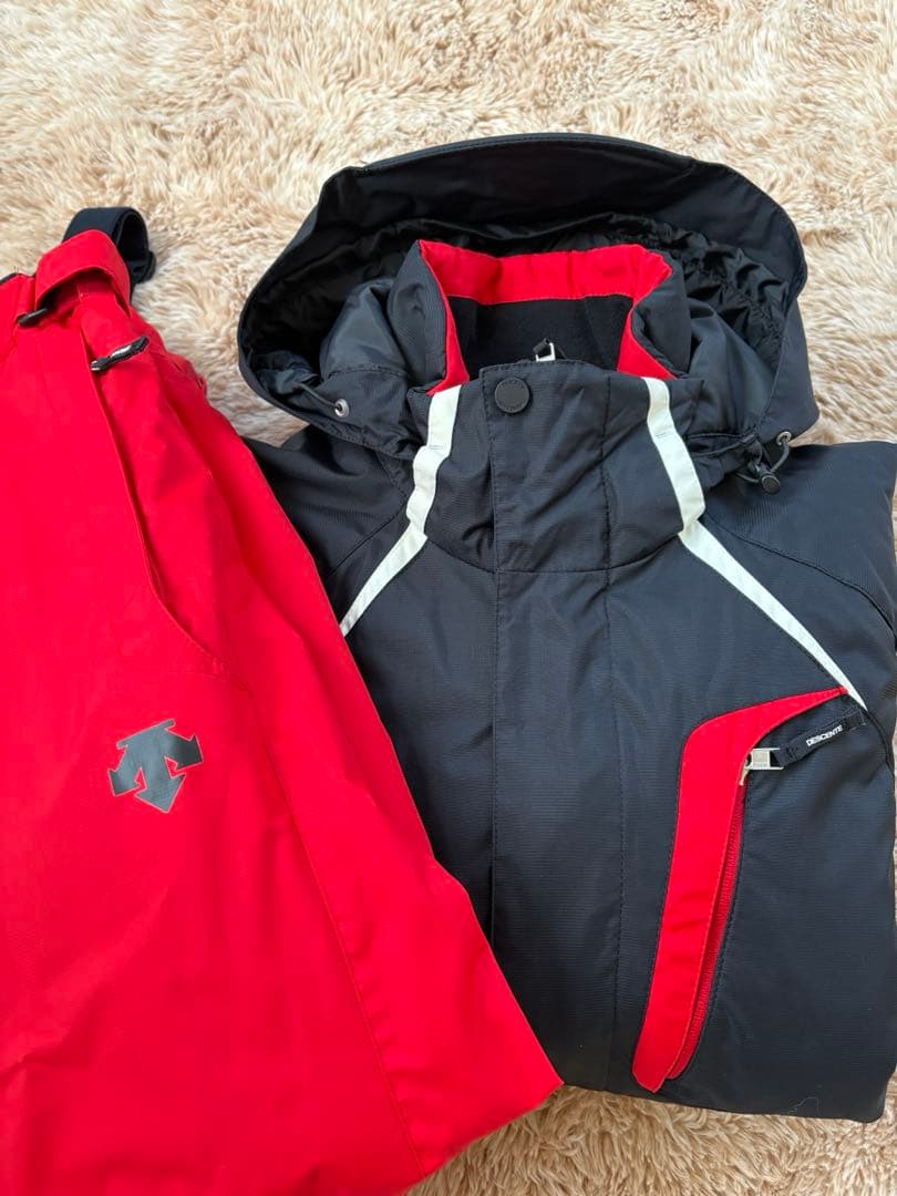 DESCENTEスキーウェア　上下セット！Mサイズ