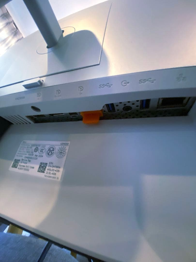 DELL U2421E 24.1インチ IPSパネル　USB Type-Cハブ付