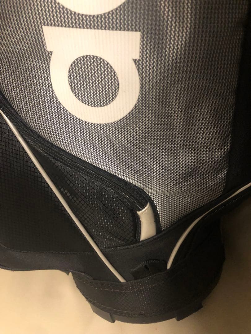 【送料込み】アディダス　adidas 軽量型キャディバッグ　メンズ