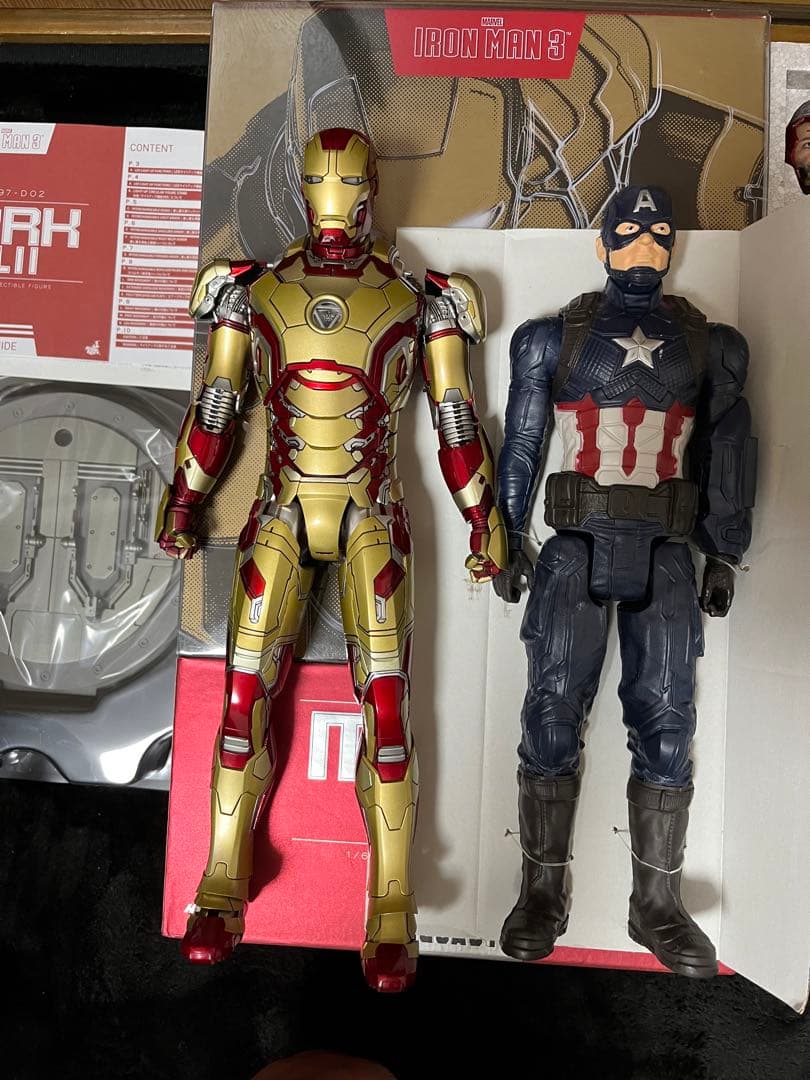 ホットトイズ　アイアンマン　マーク42 キャプテンアメリカ　ブラックパンサー