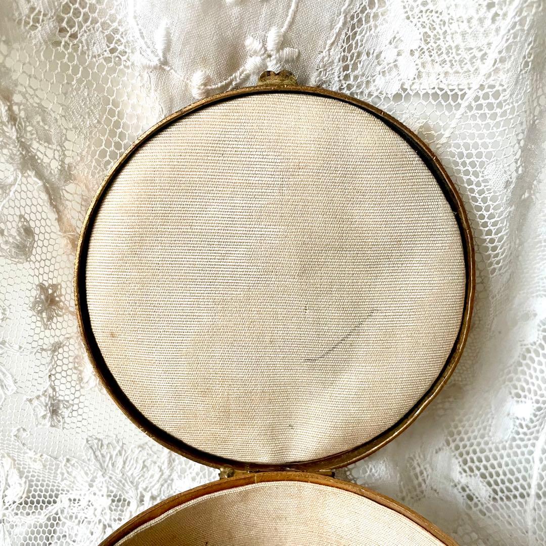 マドモアゼルの絵入りラウンド型ジュエリーボックス　フランスアンティーク