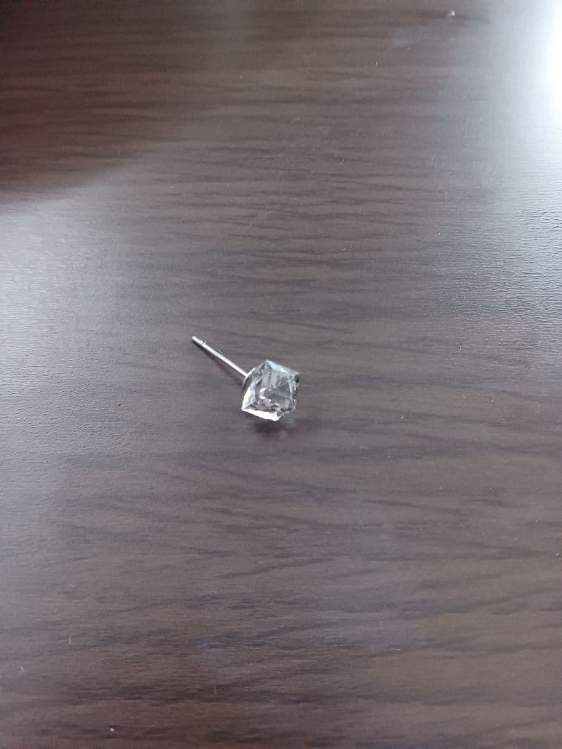 シンプルクリスタルカットピアス(片耳用)